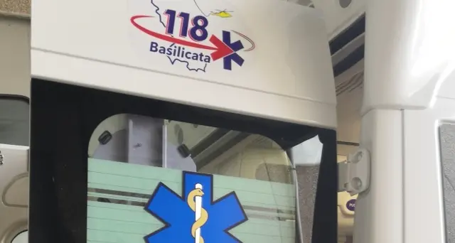 A 16 anni prende auto madre e muore