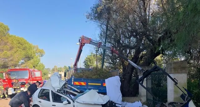 Camion investe operai,4 morti e 1 ferito