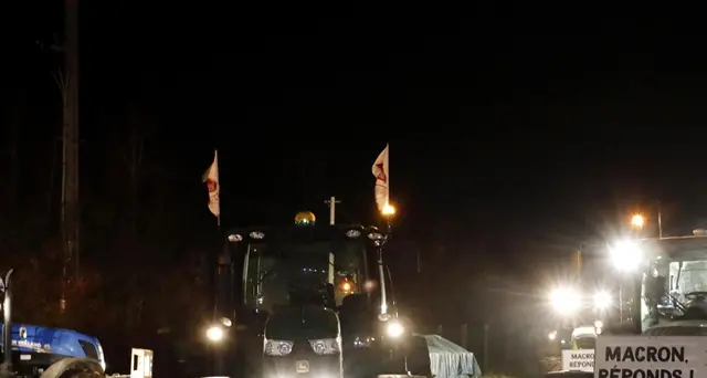 La protesta dei trattori su Parigi