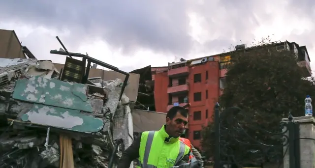 Stato d'emergenza a Tirana e Durazzo