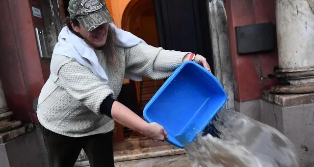 Genova, fango e detriti con rio Fegino