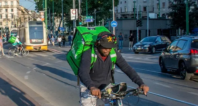 Inchiesta sui rider, controlli a Milano