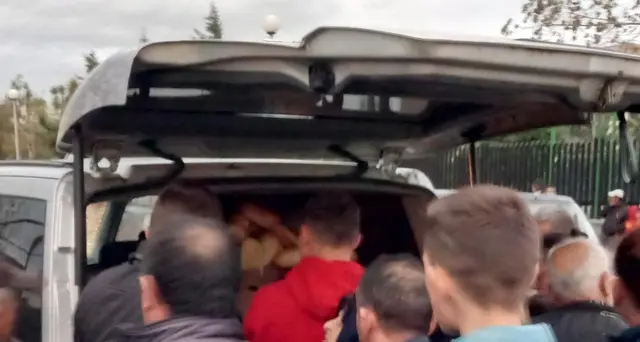 Sisma Albania: è ressa per il pane