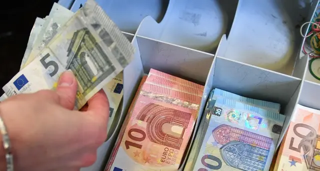 Italia penultima per gradimento euro