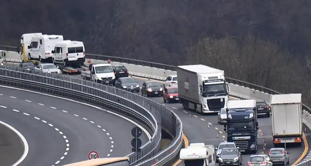 Crollo viadotto, riaperta A6