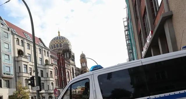 Berlino espelle due diplomatici russi
