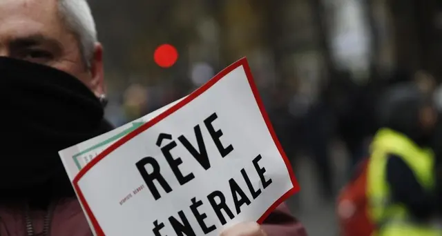 Tensione a Parigi, arrivano i black bloc