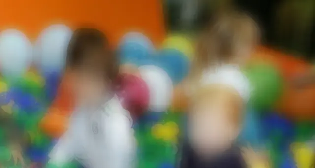 Schiaffi a bimbi, sospesa maestra