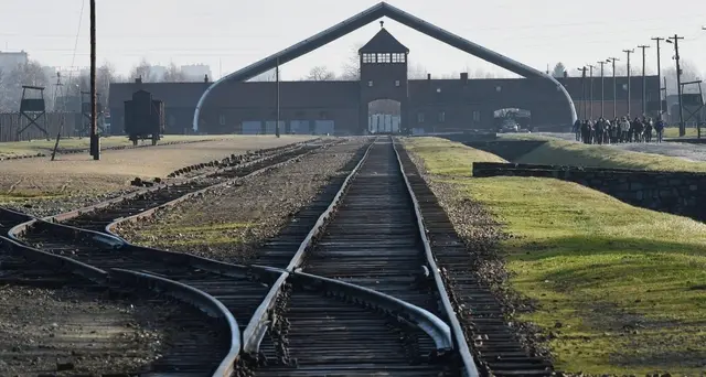Merkel ad Auschwitz