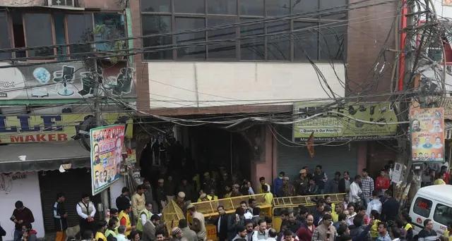 Incendio in mercato New Delhi, 43 morti