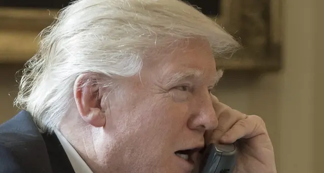 Cnn, Trump usa telefonino personale