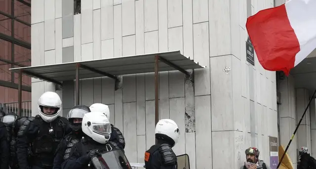 Francia, incidenti durante sciopero