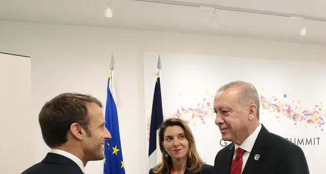 Erdogan a Macron, basta con gilet gialli