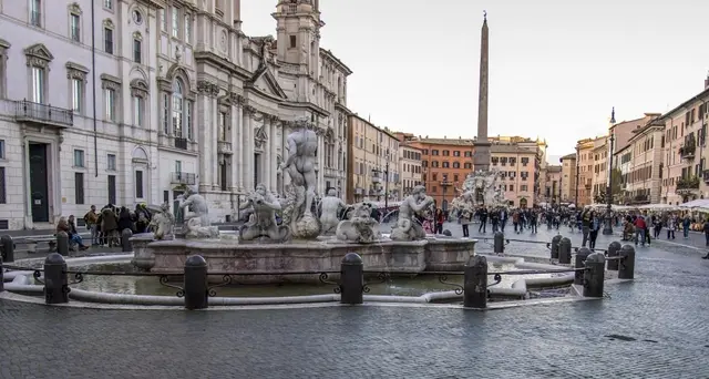 Sequestrato mercatino Natale p.za Navona