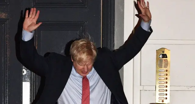 Johnson trionfa: 'Ora realizzeremo la Brexit'