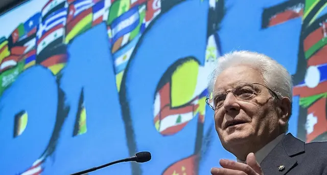 Mattarella, Lampada pace è per l'Italia