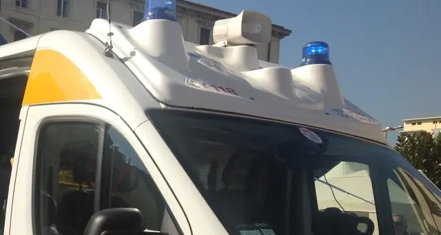 Auto contro albero, muore 20enne a Roma