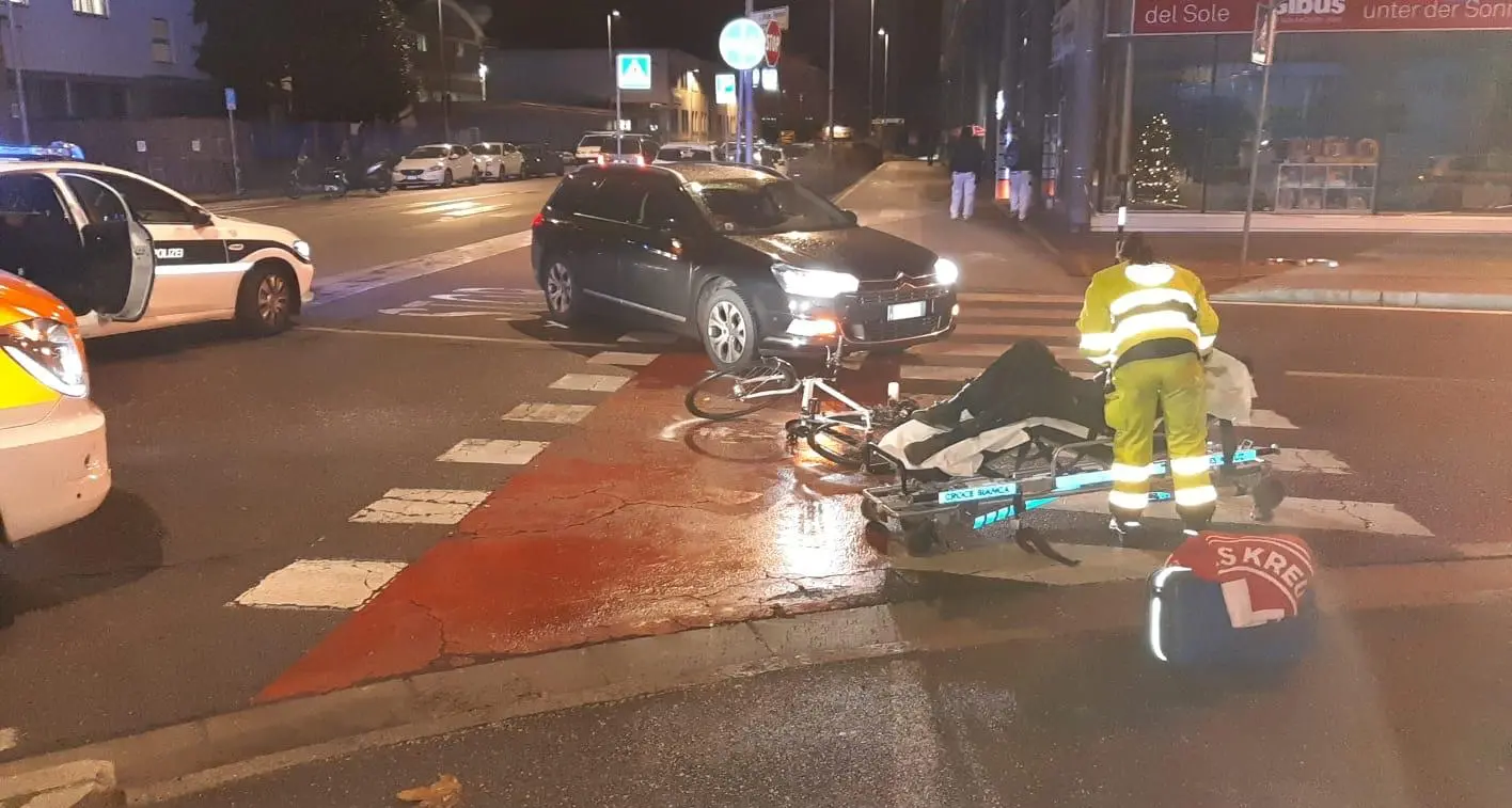 Bolzano, ciclista investito in zona industriale