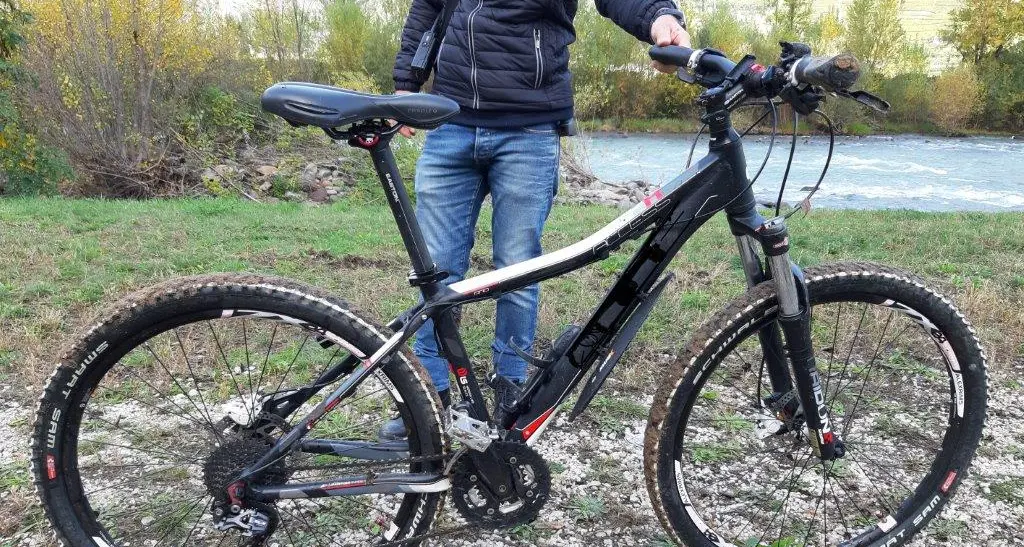 La Municipale ritrova tre bici vicino all'argine dell'Isarco, si cercano i proprietari