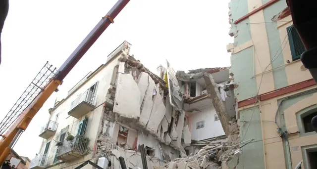 Crollo palazzina a Matera: sei condanne
