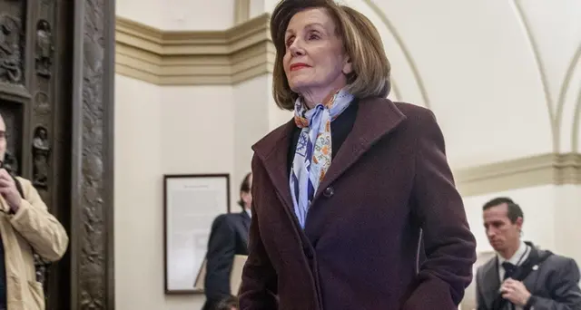 Pelosi, Trump ha violato costituzione