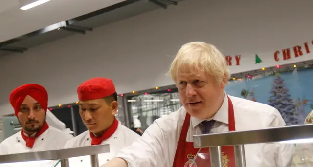 Johnson serve pranzo di Natale a truppe