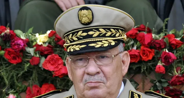 Algeria: morte gen.Salah,3 giorni lutto