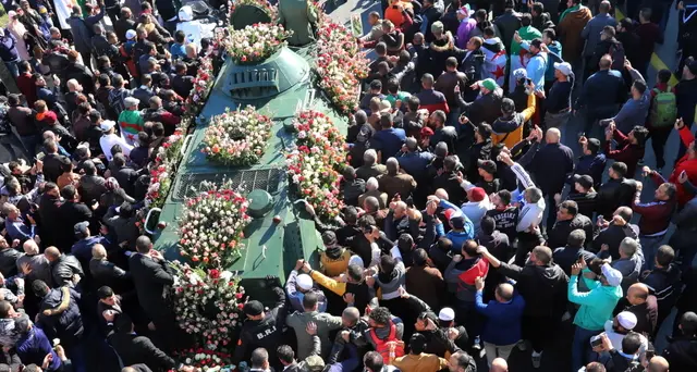 Algeria: in migliaia a funerali Salah