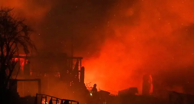 Cile: incendio continua a Valparaiso