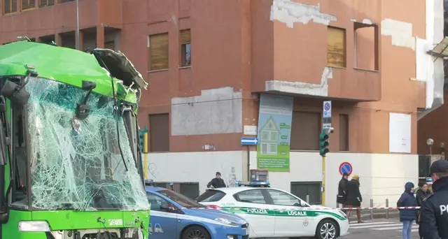 Scontro bus-camion, 'vista offuscata'