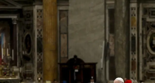 Papa,violenza a donne è profanazione Dio