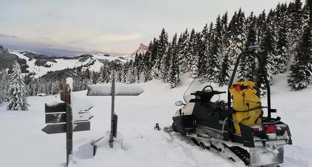 Val Gardena, cade dalle scale del rifugio, è grave