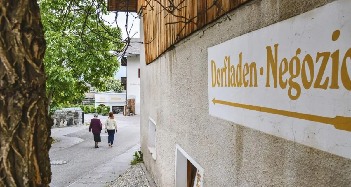 Alto Adige, contributi fino a 15 mila euro per i negozi di vicinato