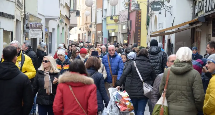 Saldi col botto e oggi ancora tutto aperto
