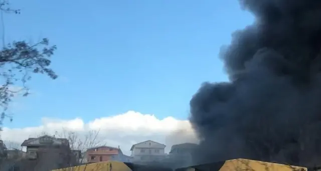 A fuoco fabbrica nel pescarese