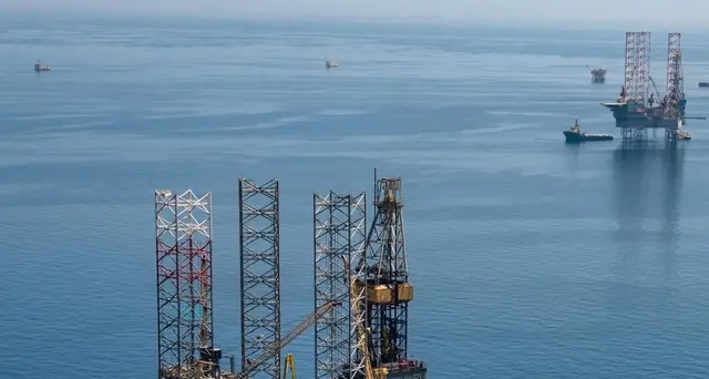 Petrolio corre, Brent sopra 70 dollari