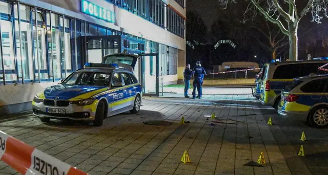 Germania, aggredisce agenti con coltello