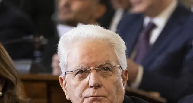 Mattarella, tricolore emblema democrazia