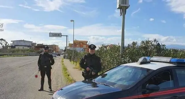 Accoltella 14 volte convivente,arrestato