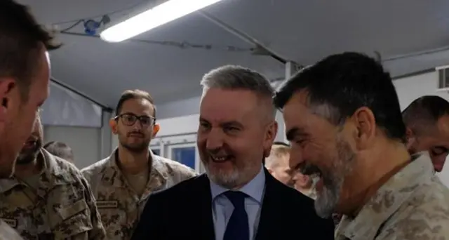 'Ridislocazione, ma missione va avanti'