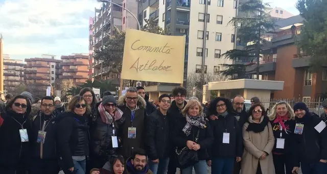 Corteo antimafia Foggia: rose in strada