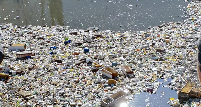 Cava dismessa diventa 'lago' di rifiuti