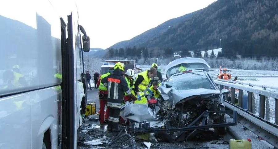 Auto contro un pullman, due feriti in val Pusteria