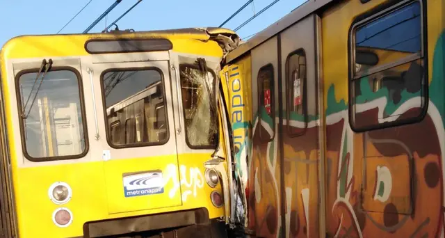 Scontro tra metro, cinque in ospedale