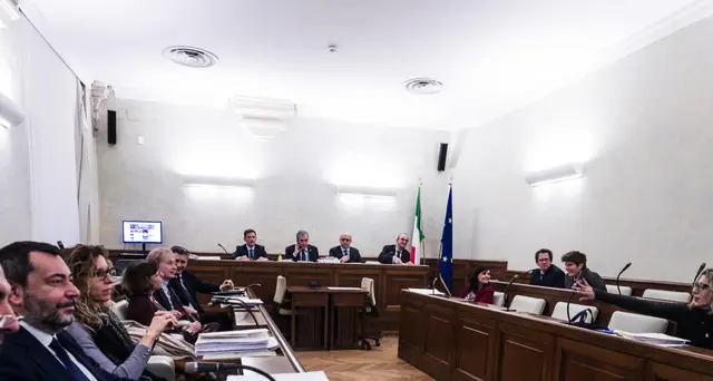 Salvini, vigliacchi rinviano voto Giunta