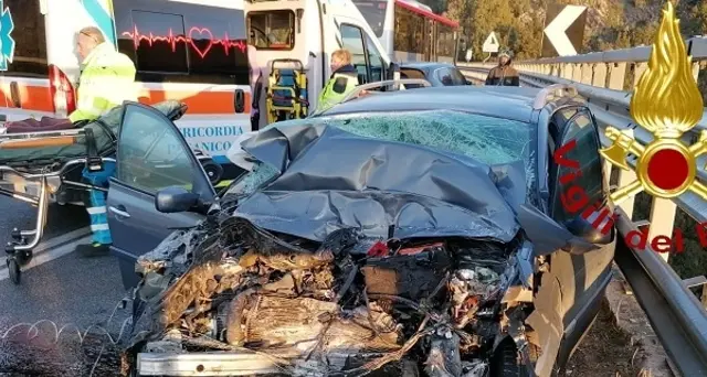 Scontro auto pullman, 2 morti
