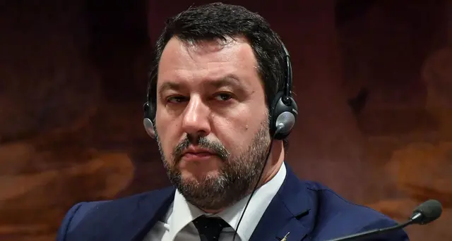 Salvini, Consulta sacca vecchio sistema