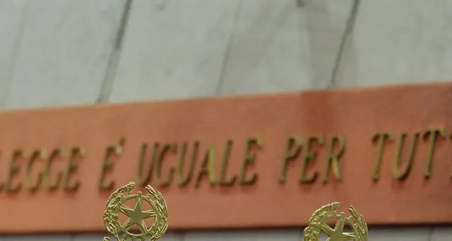 Residenze false per permessi, 7 imputati