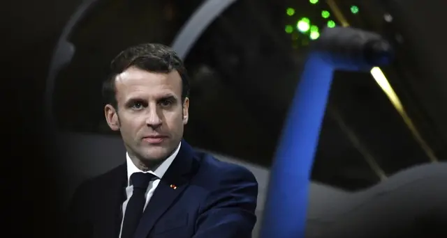Manifestanti tentano blitz a Macron
