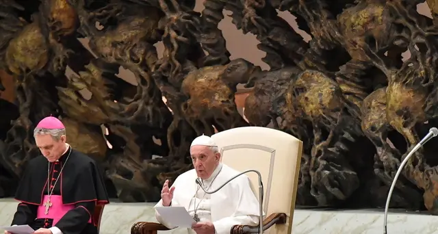 Papa, populismi terreni fertili per odio